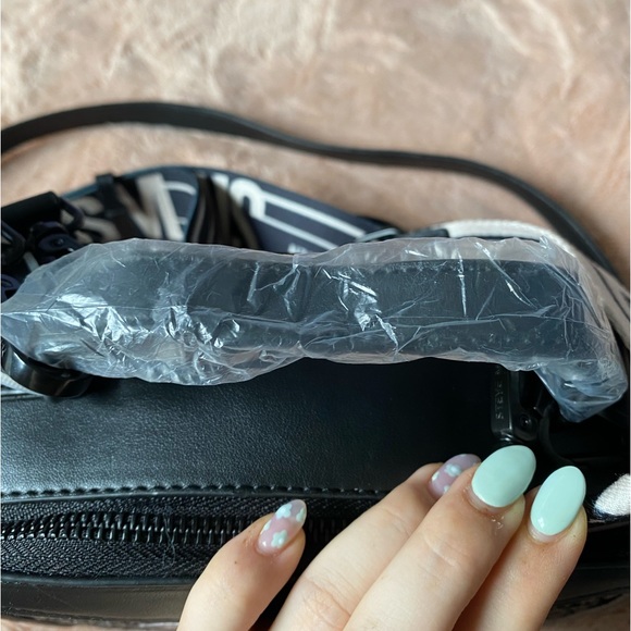 New Steve Madden Black Belizza handbag with removable coin pouch - Picture 9 of 10